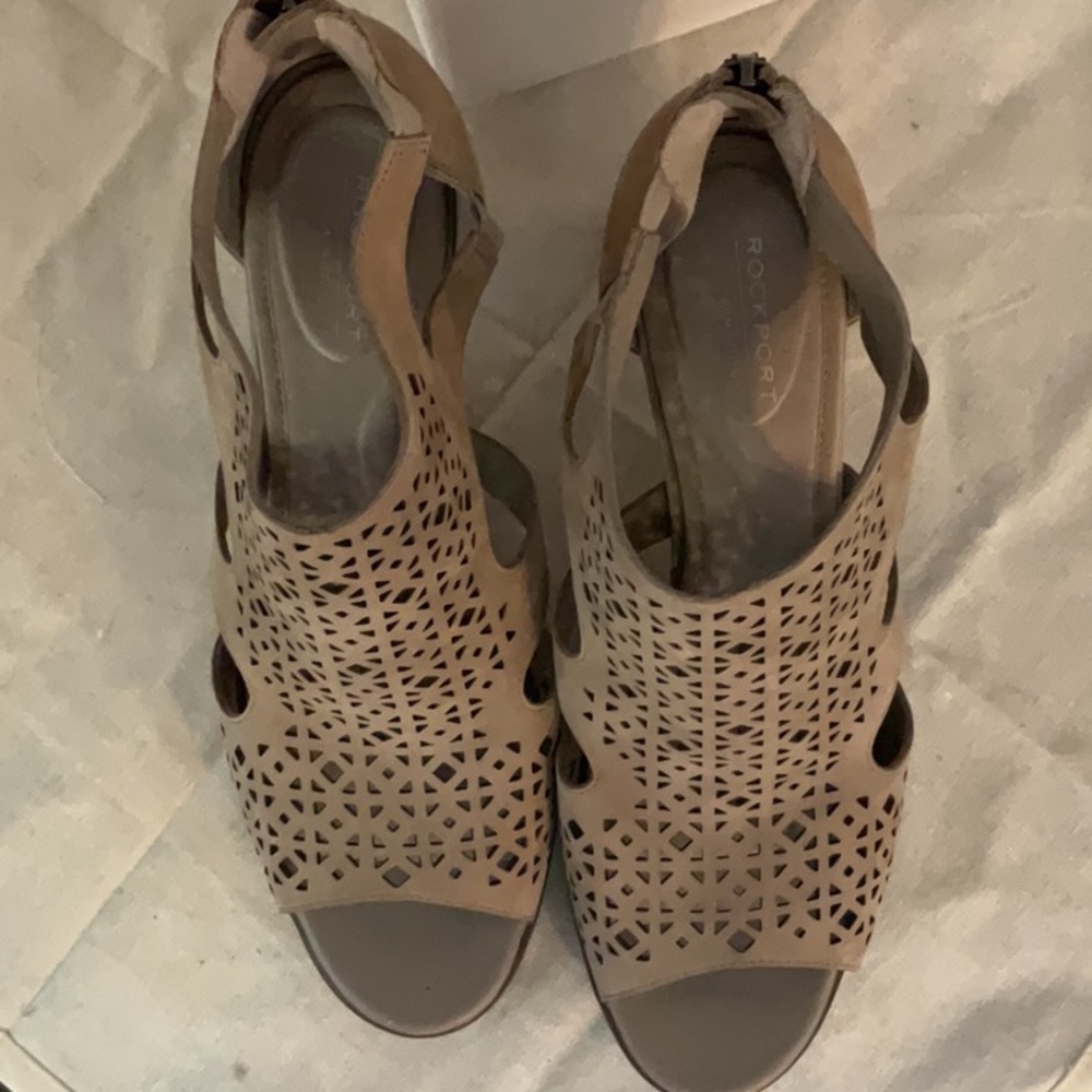 Rockport Totalmotion Trutech Suede Laser Cut Ankle Booties, 9.5, Beige, NWOB - Picture 3 of 9